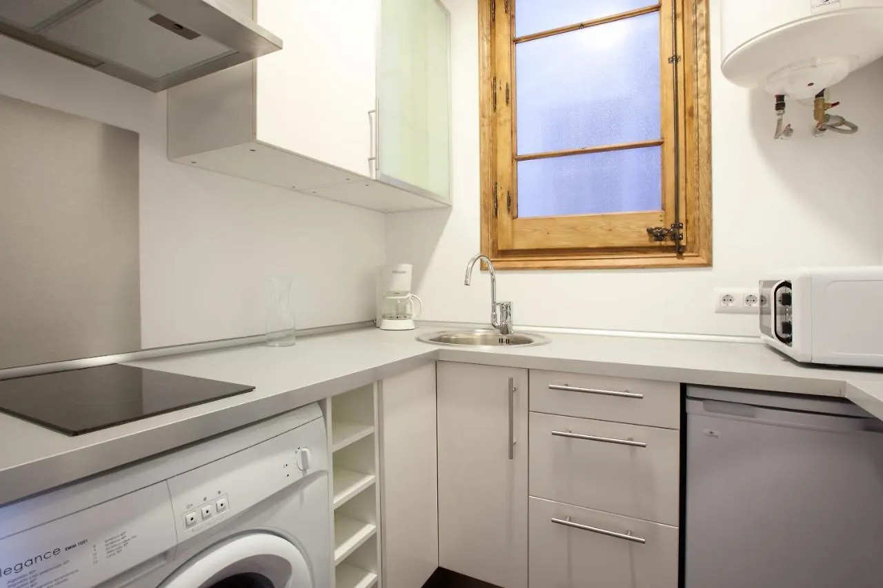 Family Apartment Near Sagrada Familia 바르셀로나