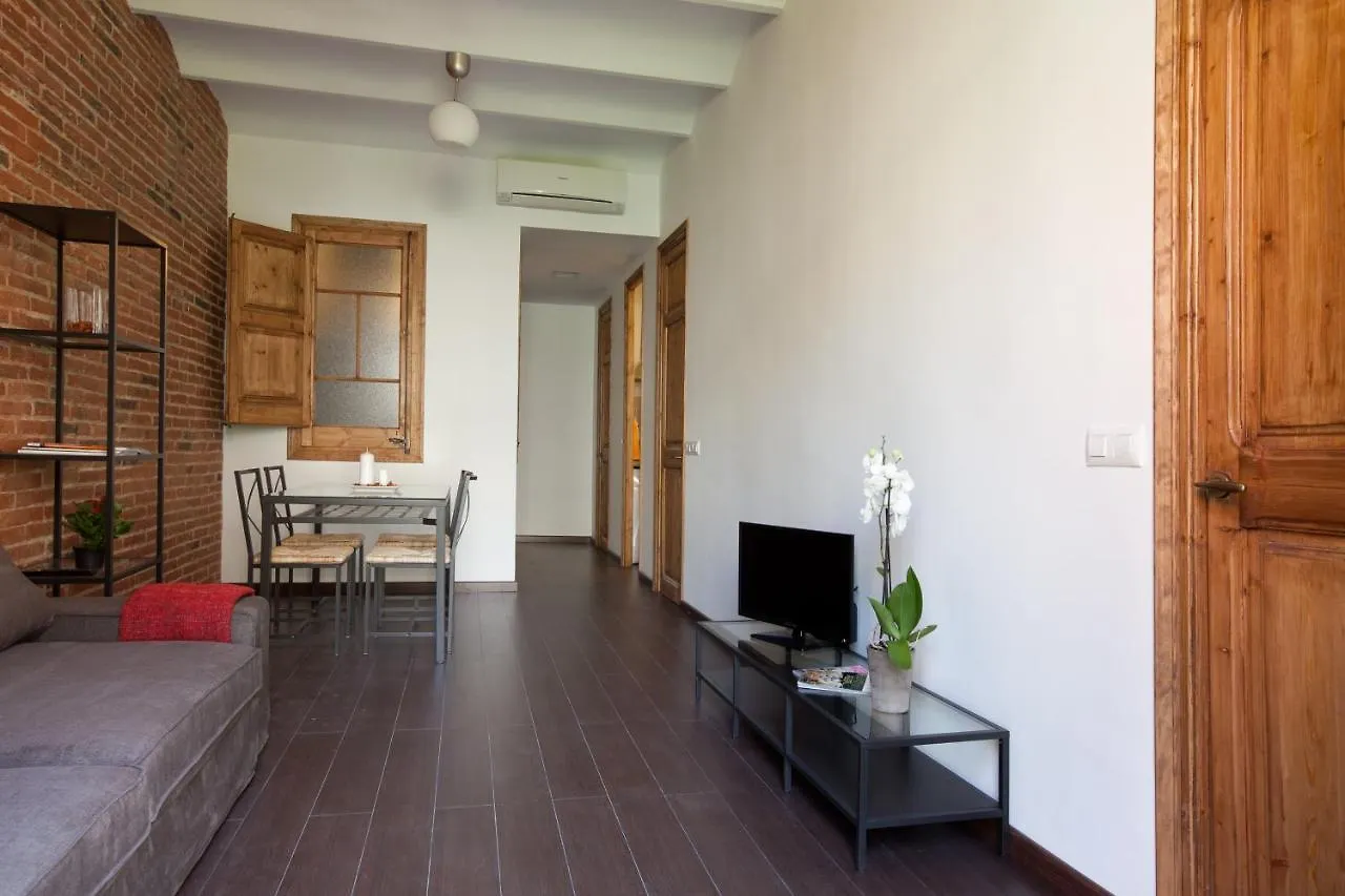 Family Apartment Near Sagrada Familia 바르셀로나